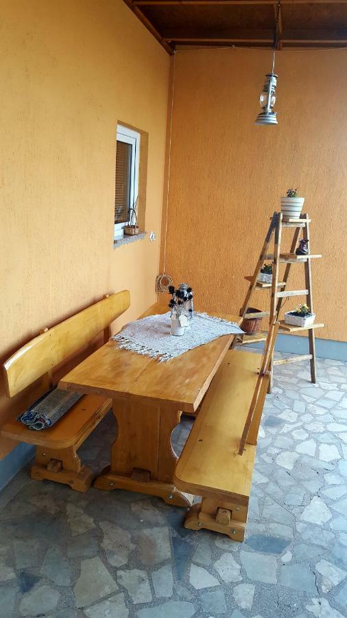Studio Apartman Krosna Perusic 外观 照片