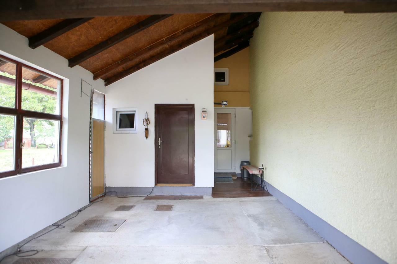 Studio Apartman Krosna Perusic 外观 照片